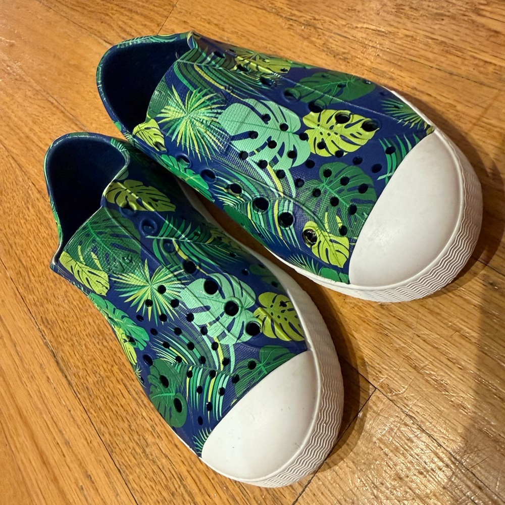 Native Kids Tropical Print Slip-On Shoes - Green/Blue